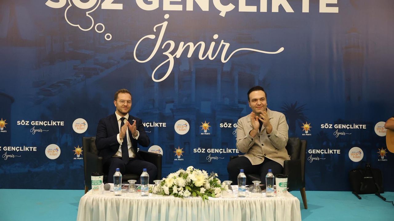 AK Parti Gençlik Kolları Genel Başkanı Yusuf İbiş, İzmir’de gençlerle buluştu
