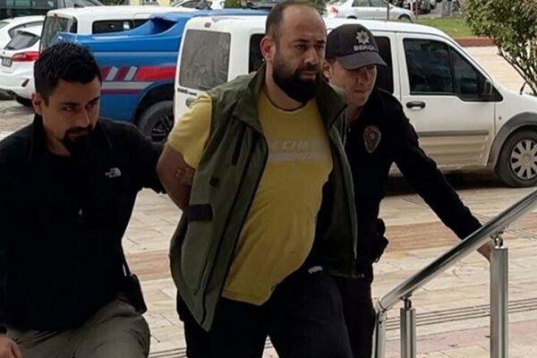 10 Kasım’da saygı duruşunda bulunanlarla ala...