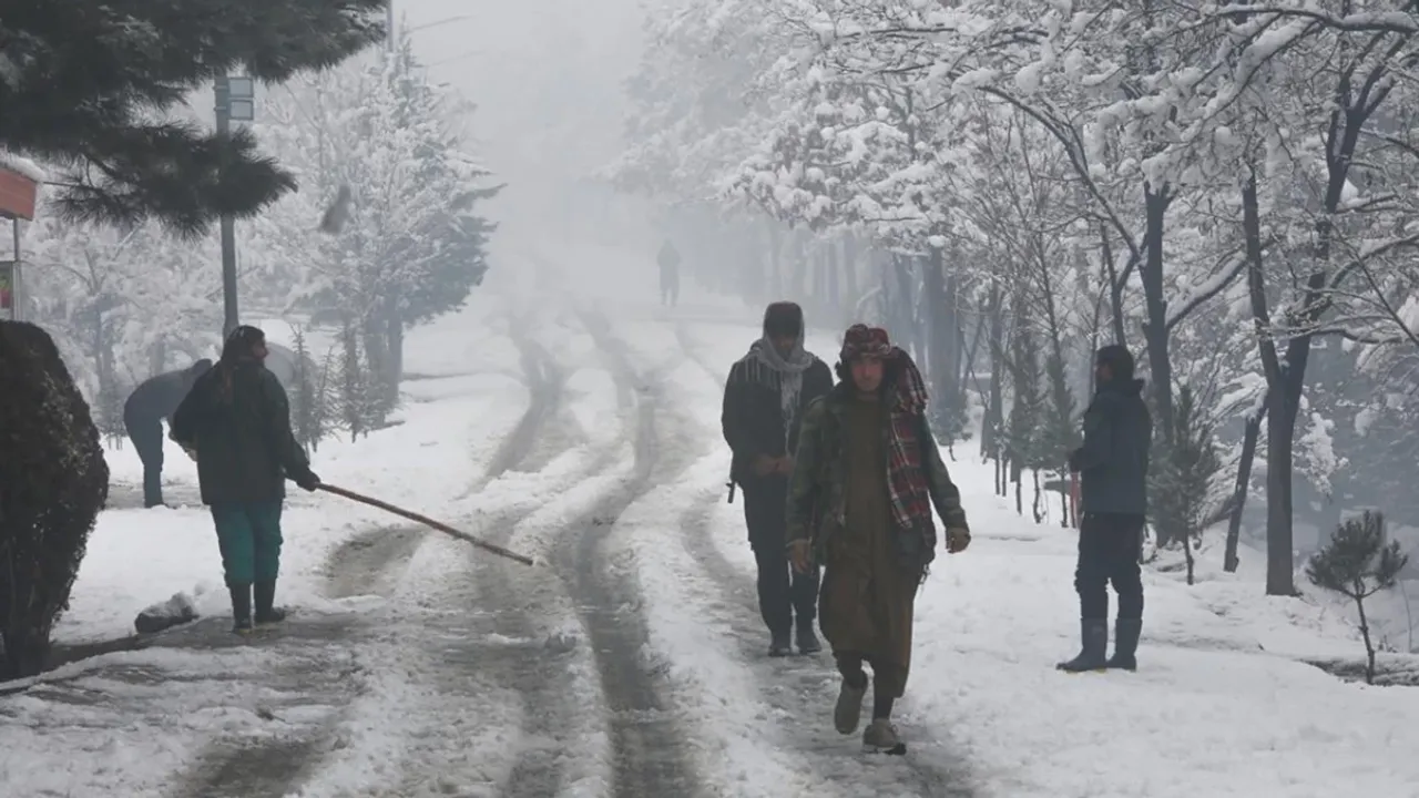 Kar ve yağmur felaket getirdi: Onlarca ölü var