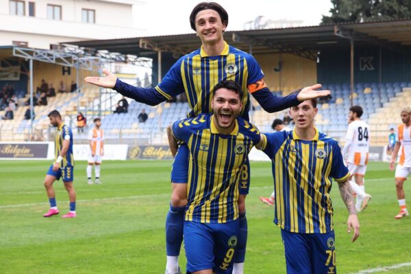 Menemen FK, 3 puanı 3 golle kaptı!