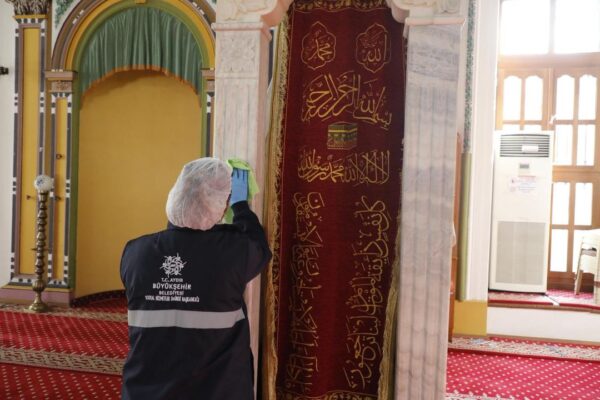 Aydın’da Ramazan Ayı öncesinde camilerde yoğ... Aydın’da Ramazan Ayı öncesinde camilerde yoğ...