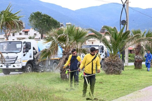Kuşadası’nda çevre düzenleme çalışmaları tam...