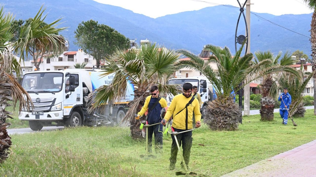 Kuşadası’nda çevre düzenleme çalışmaları tam gaz