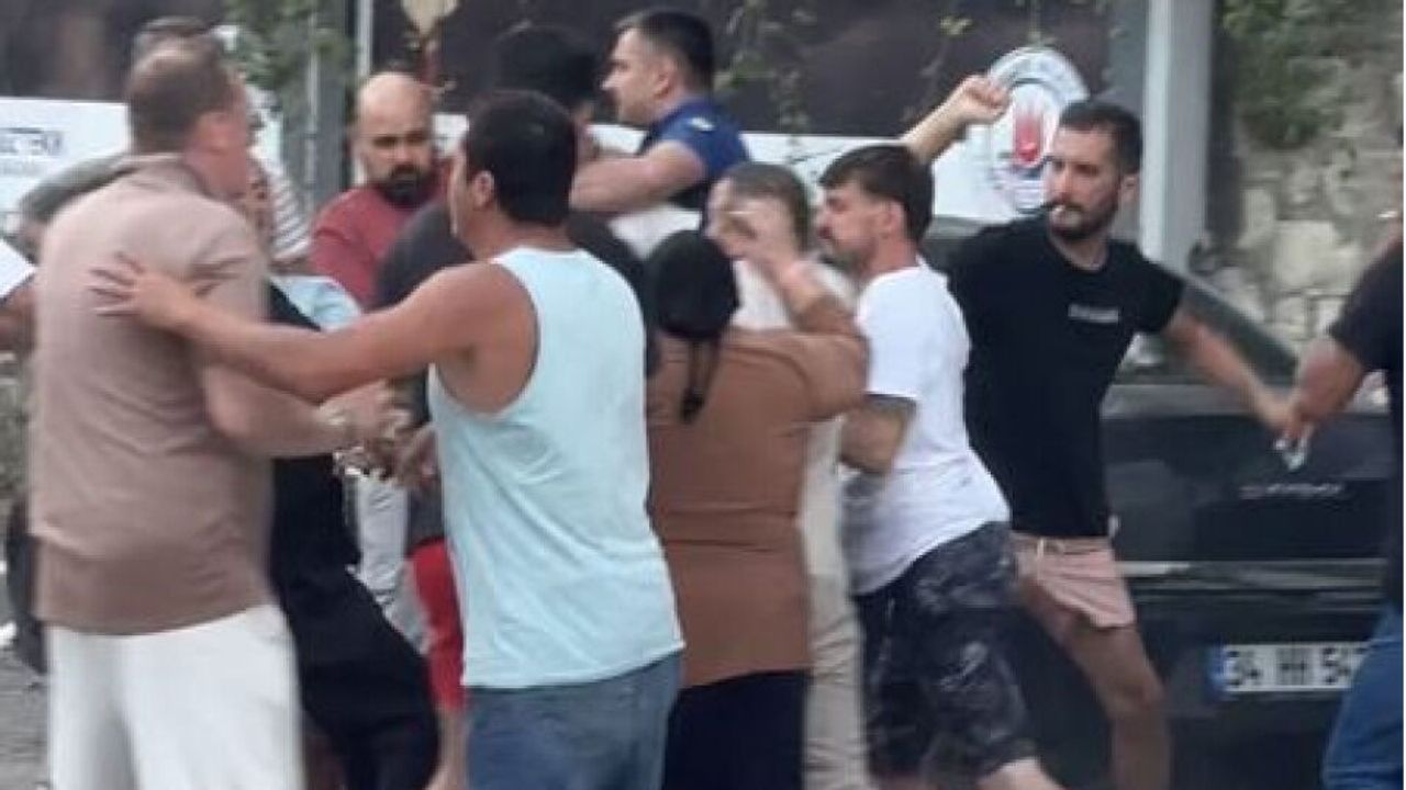 Yol kavgasında 4 kişiyi bıçakladı!