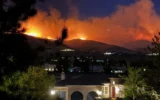 Nevada’da orman yangını: 90 bin kişi için tahliye ...