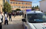 Manisa’da lise önünde silahlı saldırı: 2R...