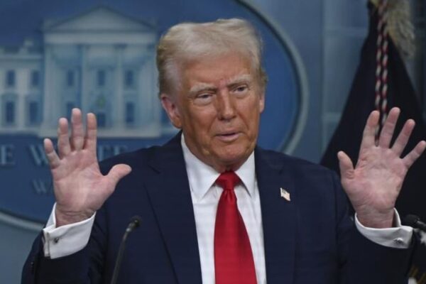 Trump’ın Kanada tarifelerine iki ülkede de d...